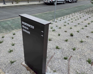 Mövenpick Novi Vinodolski – hotel signage and illuminated totems