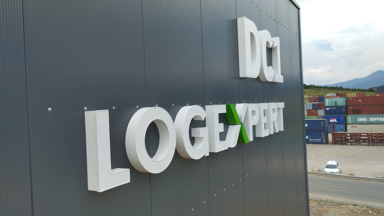Manufacturing Illuminated 3D Block Letters for Logexpert